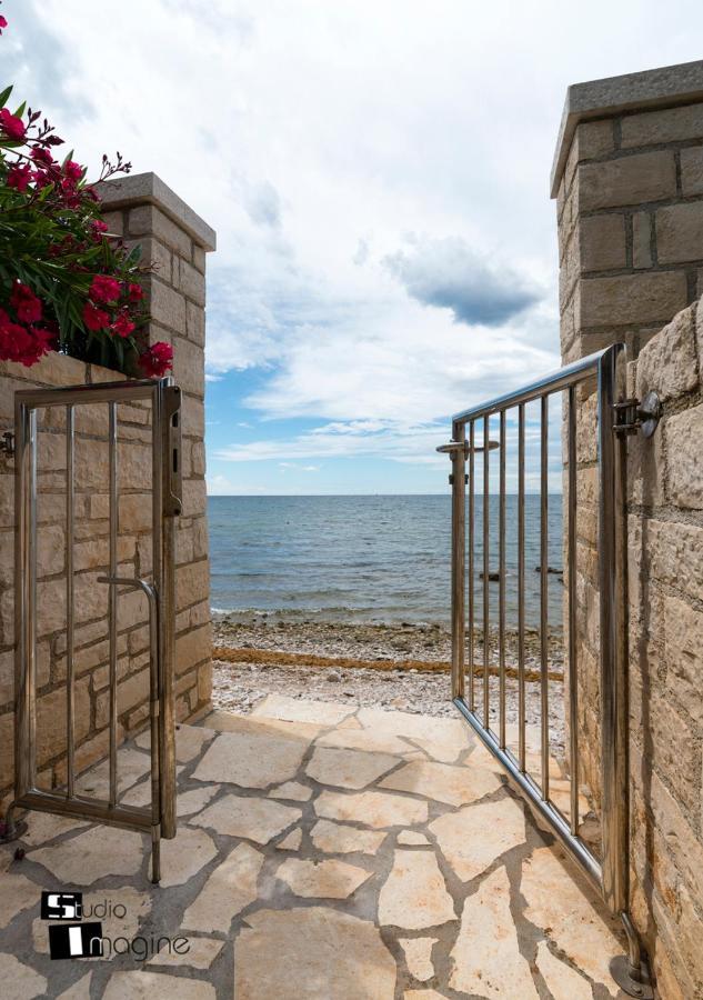 Charming Stone Cottage By The Sea อูมัค ภายนอก รูปภาพ
