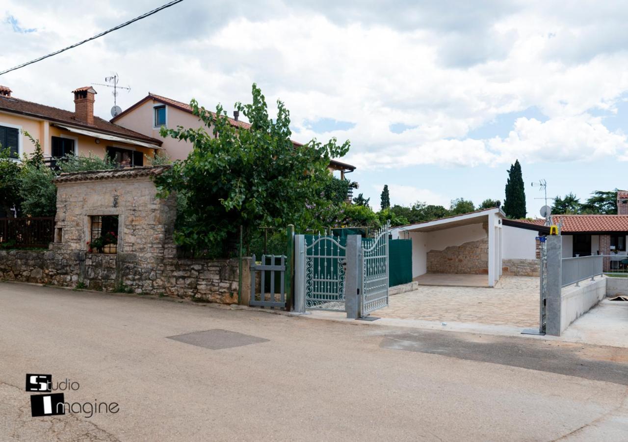 Charming Stone Cottage By The Sea อูมัค ภายนอก รูปภาพ