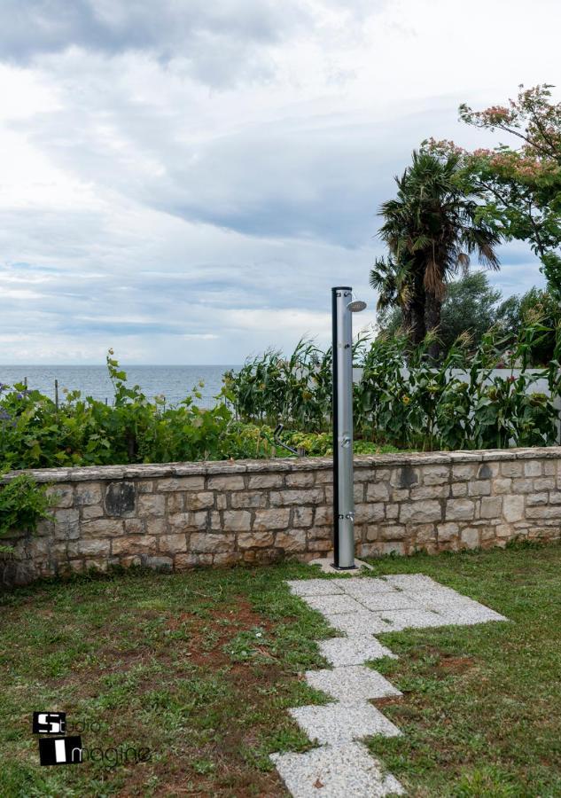 Charming Stone Cottage By The Sea อูมัค ภายนอก รูปภาพ