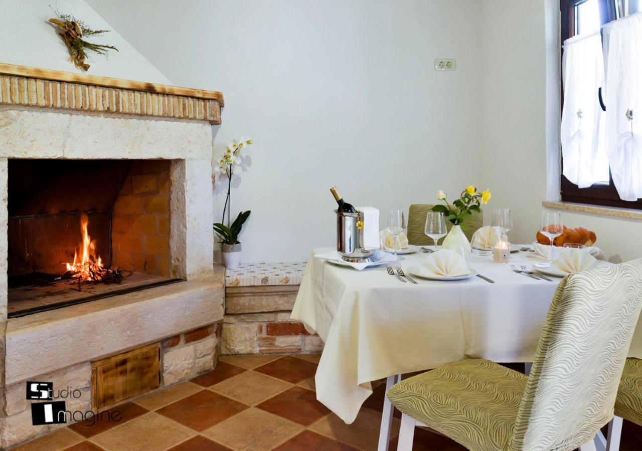 Charming Stone Cottage By The Sea อูมัค ภายนอก รูปภาพ