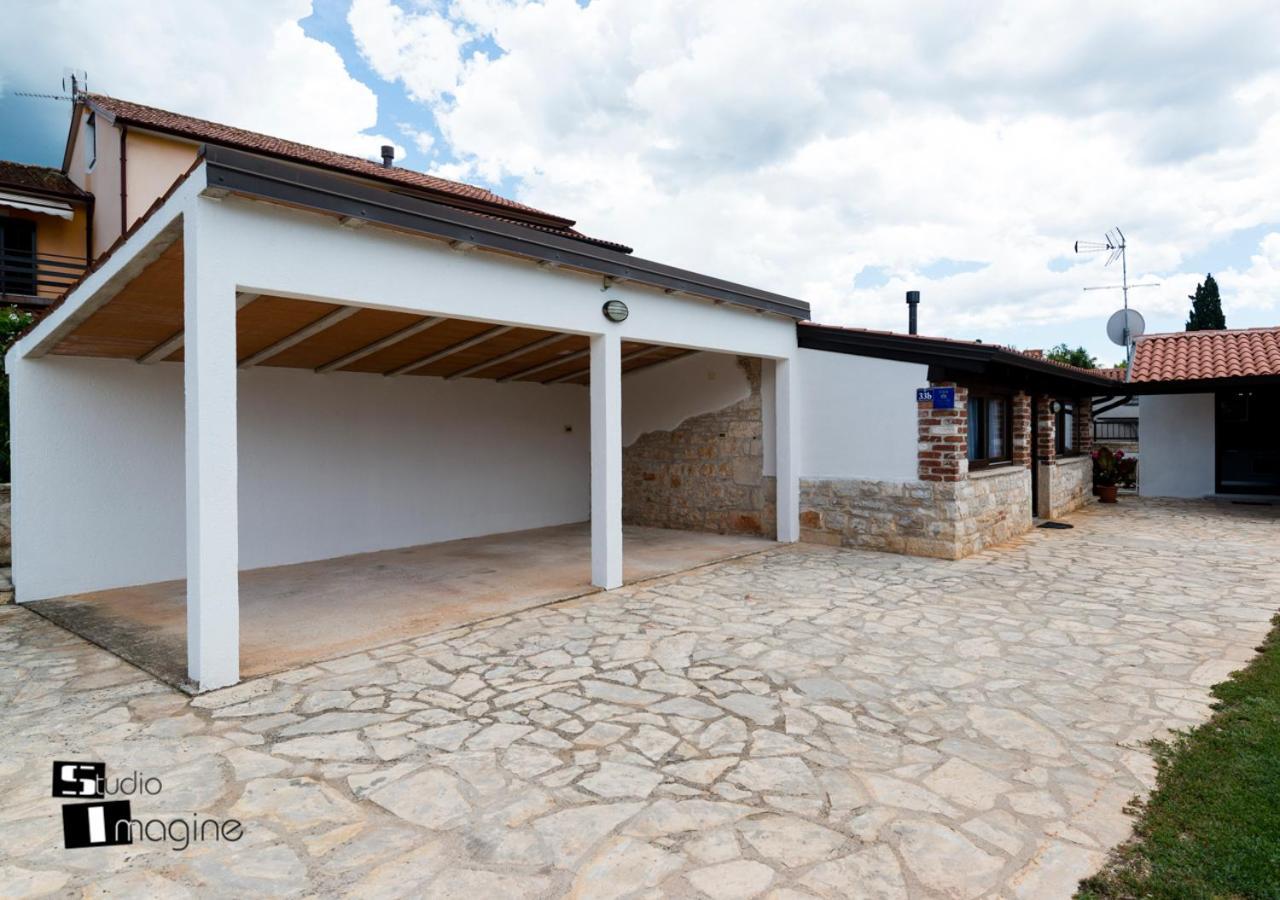 Charming Stone Cottage By The Sea อูมัค ภายนอก รูปภาพ