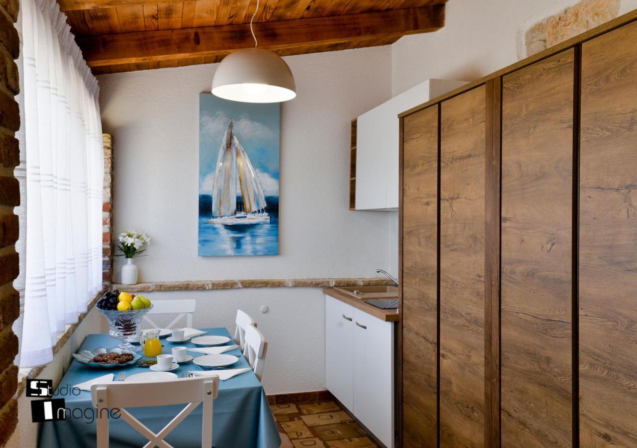 Charming Stone Cottage By The Sea อูมัค ภายนอก รูปภาพ