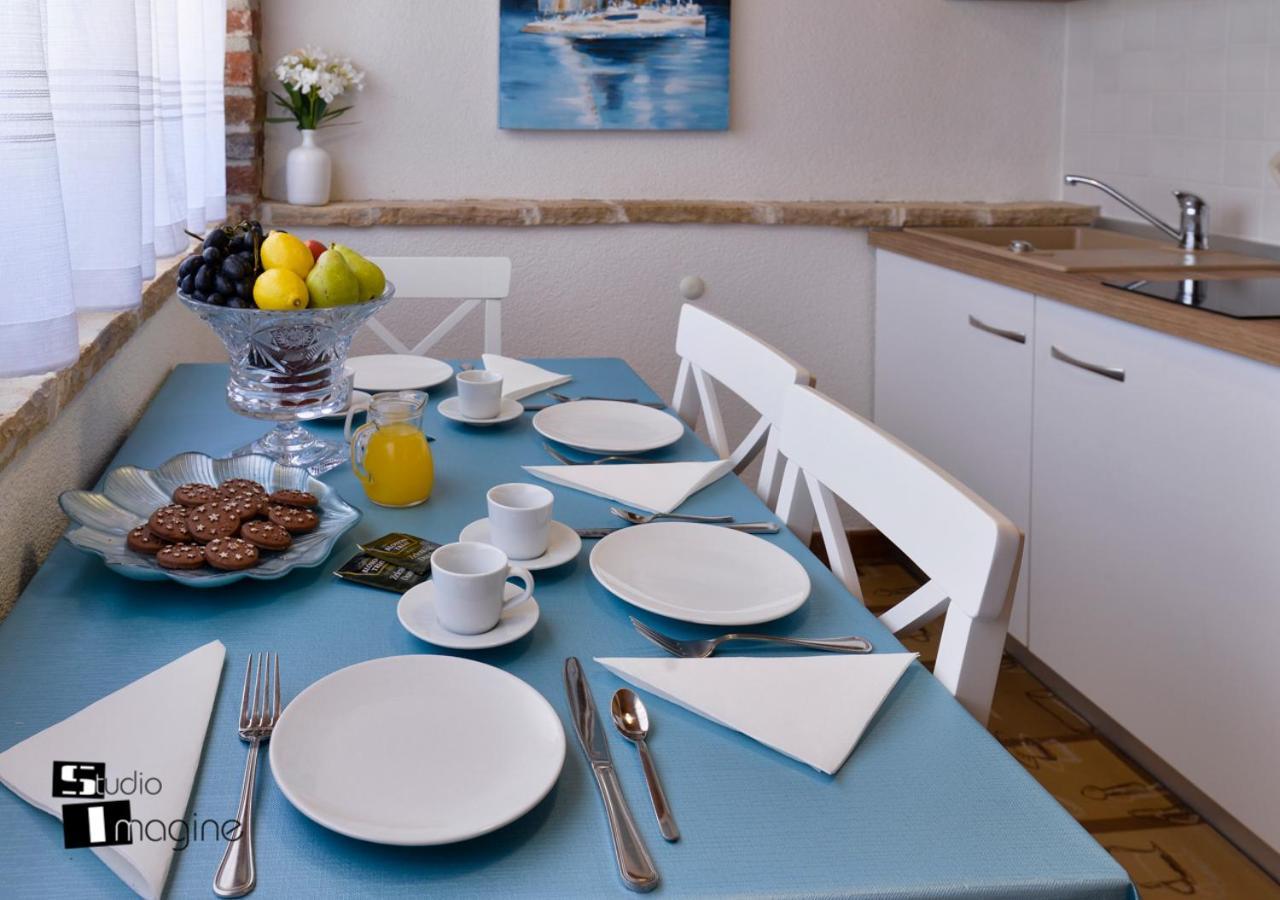 Charming Stone Cottage By The Sea อูมัค ภายนอก รูปภาพ